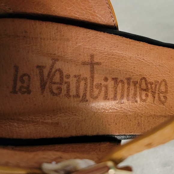 Brand New Retro Style Pumps - Picture 4 of 7